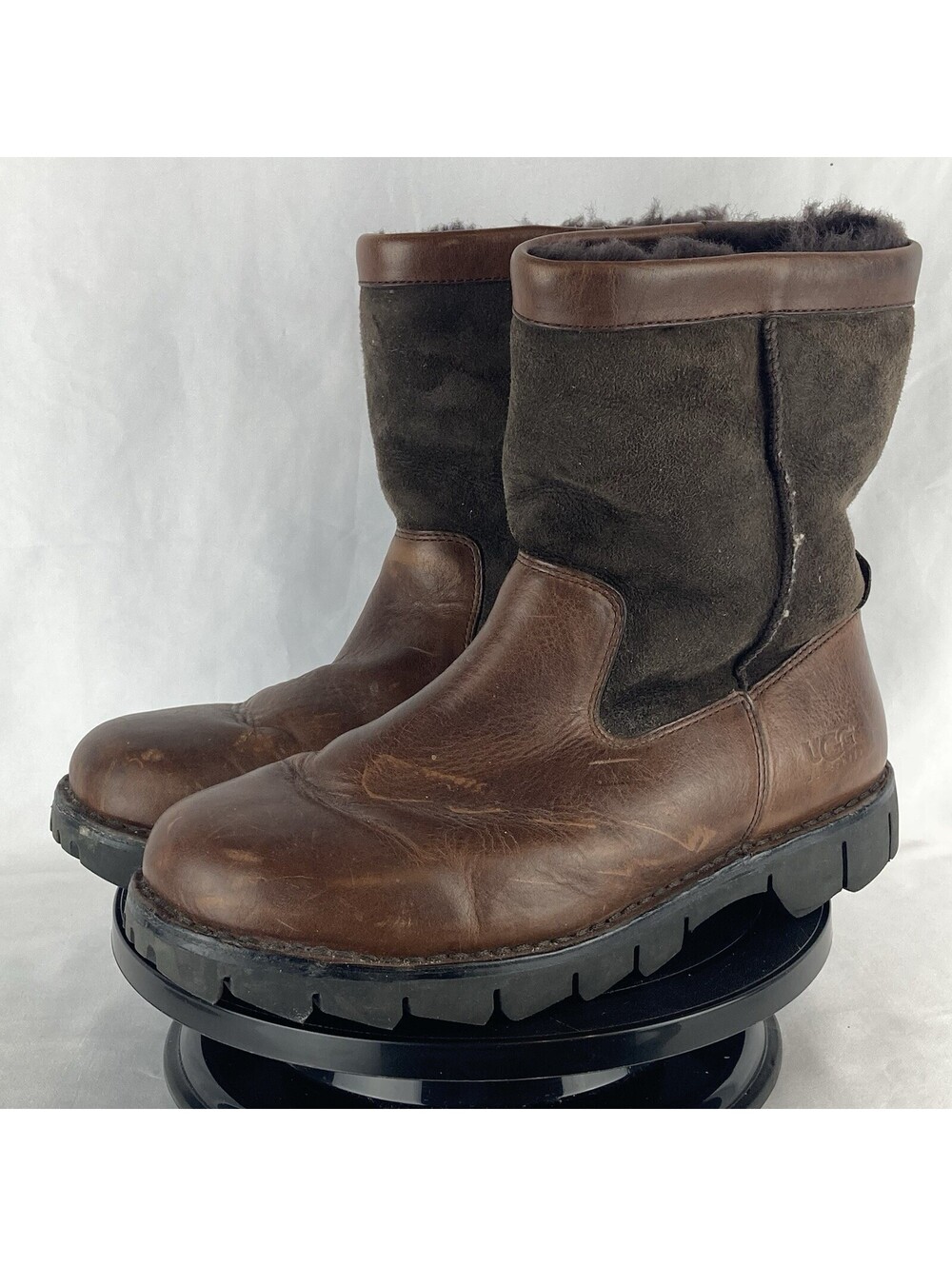 Men’s Size 10 UGG Australia 5485 Brown Leather Shearling Lined Winter Boots